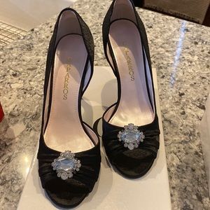 NWOT Caparros “Vidal” in black silk OR amethyst silk. US 9